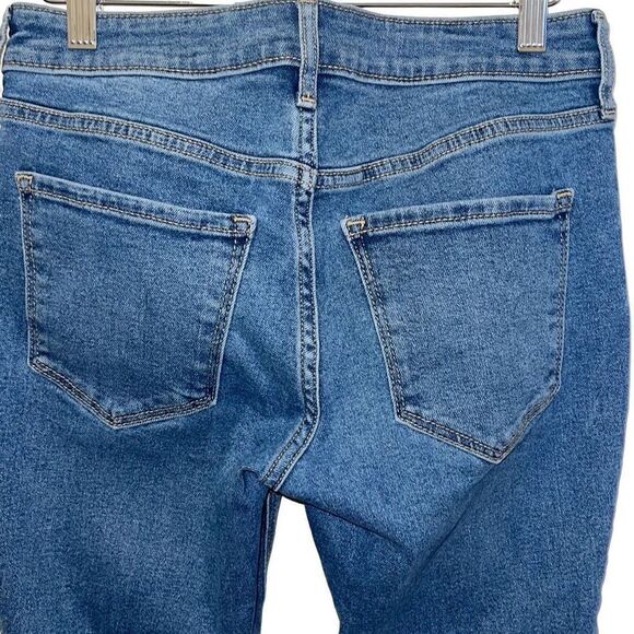 Old Navy Mid-Rise Rockstar Super-Skinny Cut-Off Ankle Jeans Size 6 Petite - Picture 8 of 13